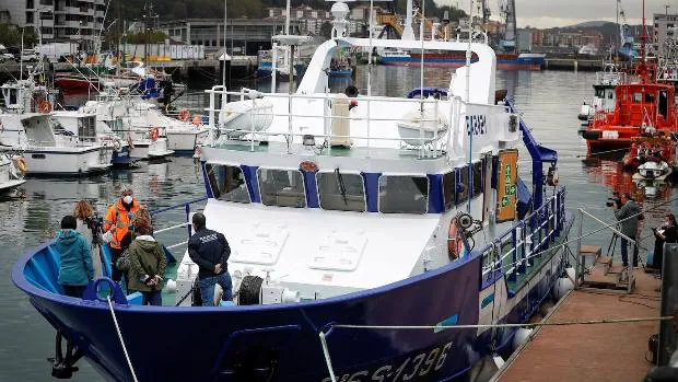 El primer pesquero híbrido de España supera las pruebas en modo eléctrico