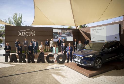 Foto de familia del jurado del Premio ABC al Mejor Coche del Año