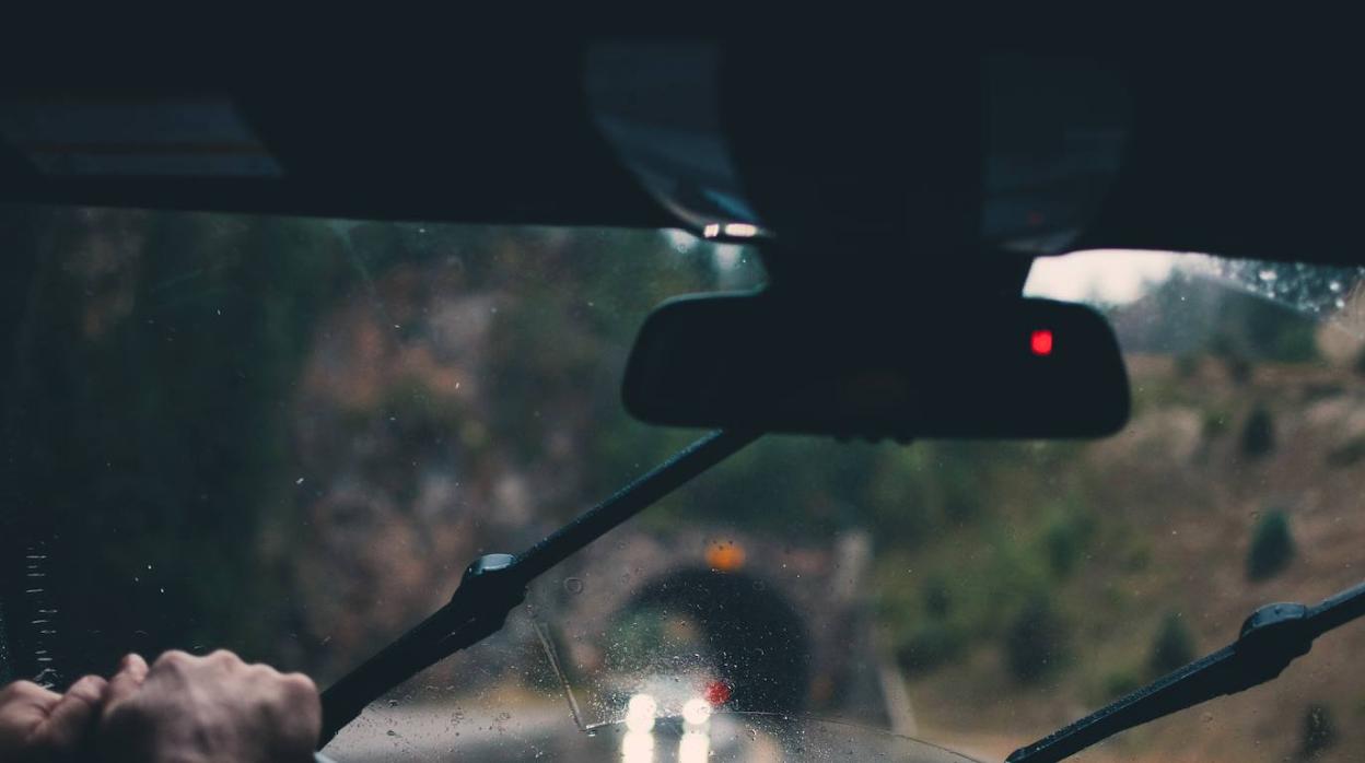 Consejos «diez» para mejorar la visibilidad en carretera con lluvia