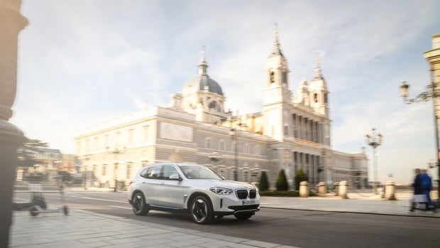 Probamos en primicia el BMW iX3: un eléctrico que engancha