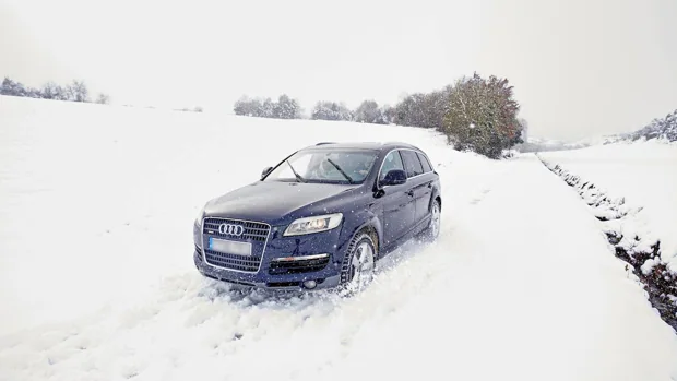 Cómo conducir con nieve o hielo según los expertos