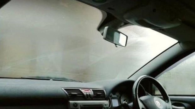 El mejor truco para descongelar o desempañar los cristales del coche