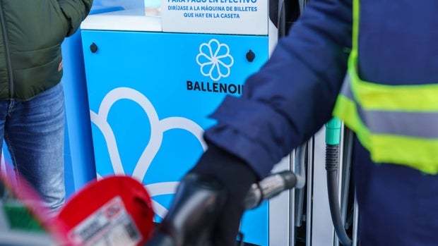 Ballenoil dona 9.000 euros a los bancos de alimentos y a Apadis