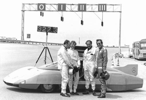 El C 111 D con el equipo que batió una serie de records con motor diésel