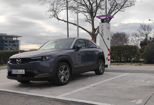 Prueba en profundidad del Mazda MX-30, SUV eléctrico con enfoque urbano