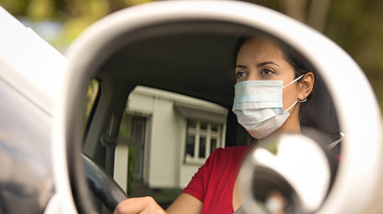 Por qué hay que seguir usando la mascarilla en el coche