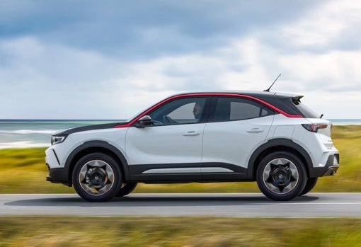 Al volante del Mokka, la nueva imagen de los futuros Opel