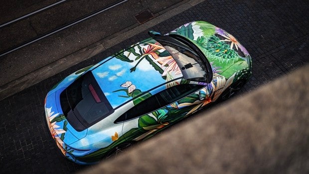 Subastan el Porsche Taycan Artcar, una pieza única del artista Richard Phillips