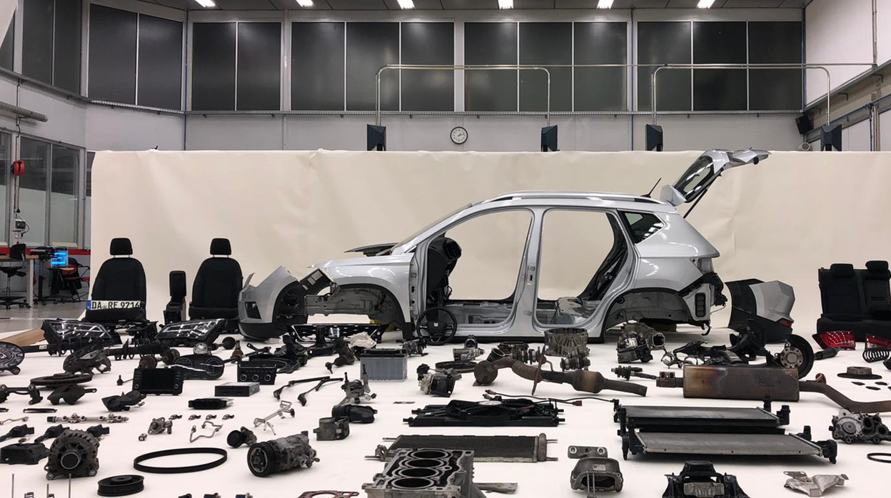 Así quedan las 4.000 piezas de un coche tras recorrer 100.000 kilómetros