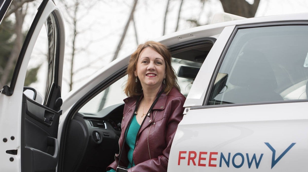 Piedad se dedica profesionalmente al taxi