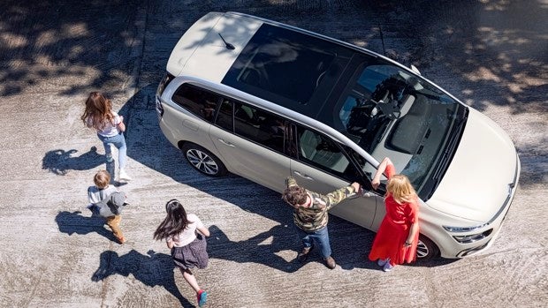 ë-SpaceTourer ó C5 Aircross Hybrid: un vehículo electrificado para cada tipo de familia