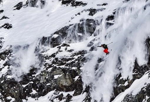 El coche de Aymar Navarro: «Las carreteras sinuosas y puertos de montaña son el pan de cada día»
