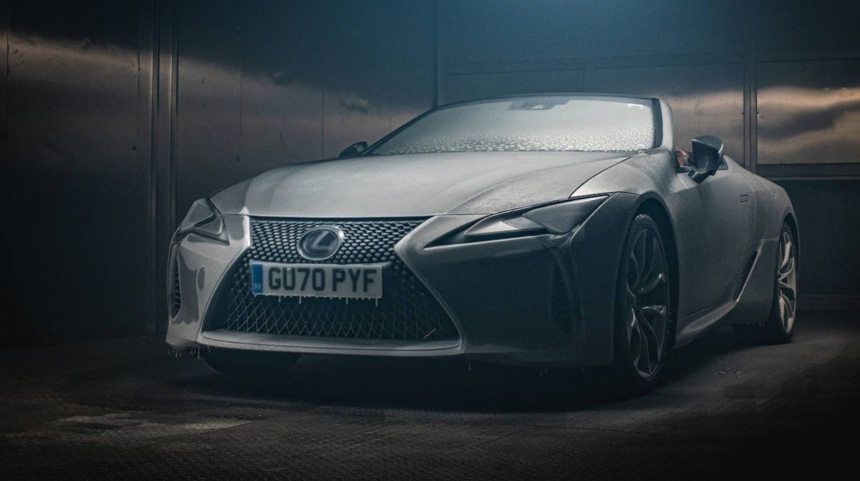 Congelan un coche para comprobar su comportamiento en situaciones extremas