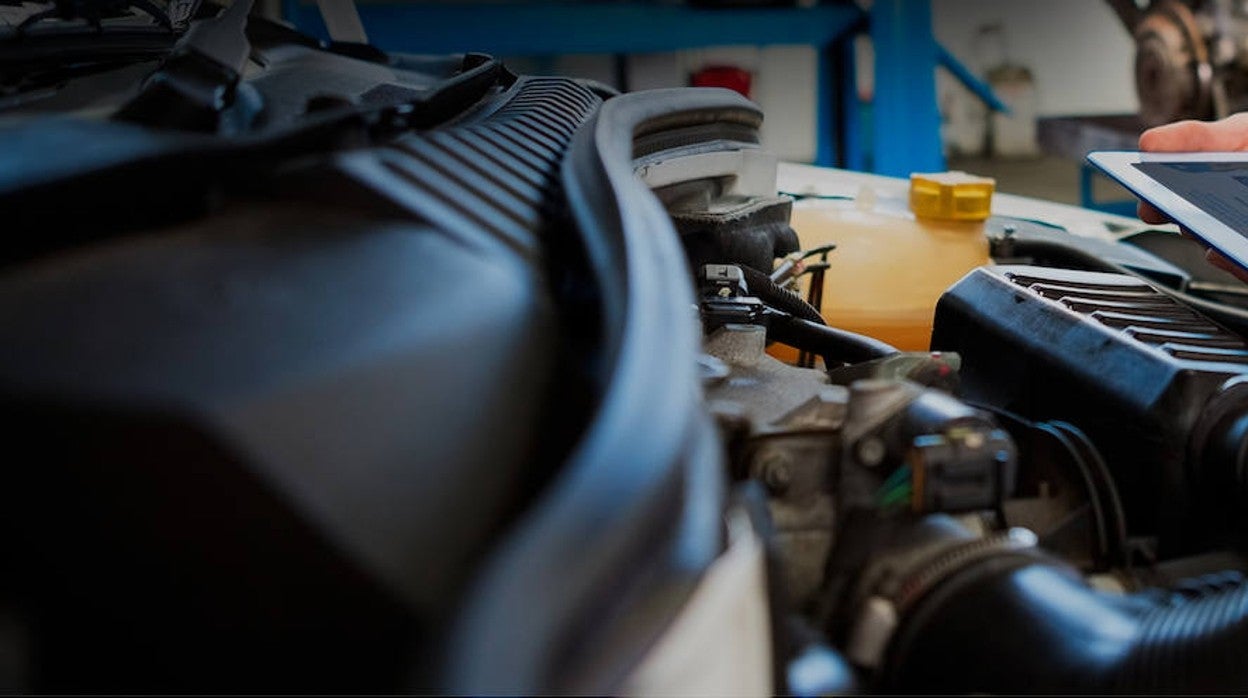 Por qué las luces se cambian por pares y otras curiosidades del coche