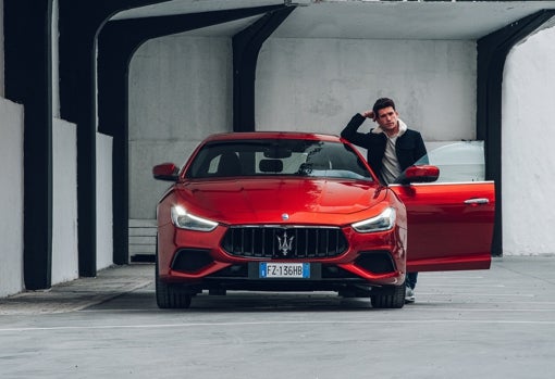 El coche de Jaime Lorente: «¿Quién no quiere un Maserati?»