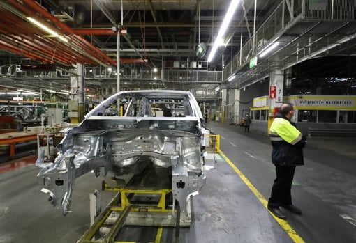 Dentro de una fábrica de coches: «Hay cosas que un robot no hace mejor que un humano»