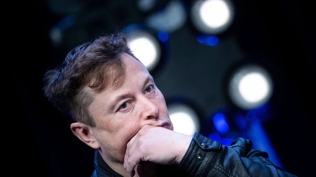 Elon Musk carga contra Renesas y Bosch por la crisis de los semiconductores