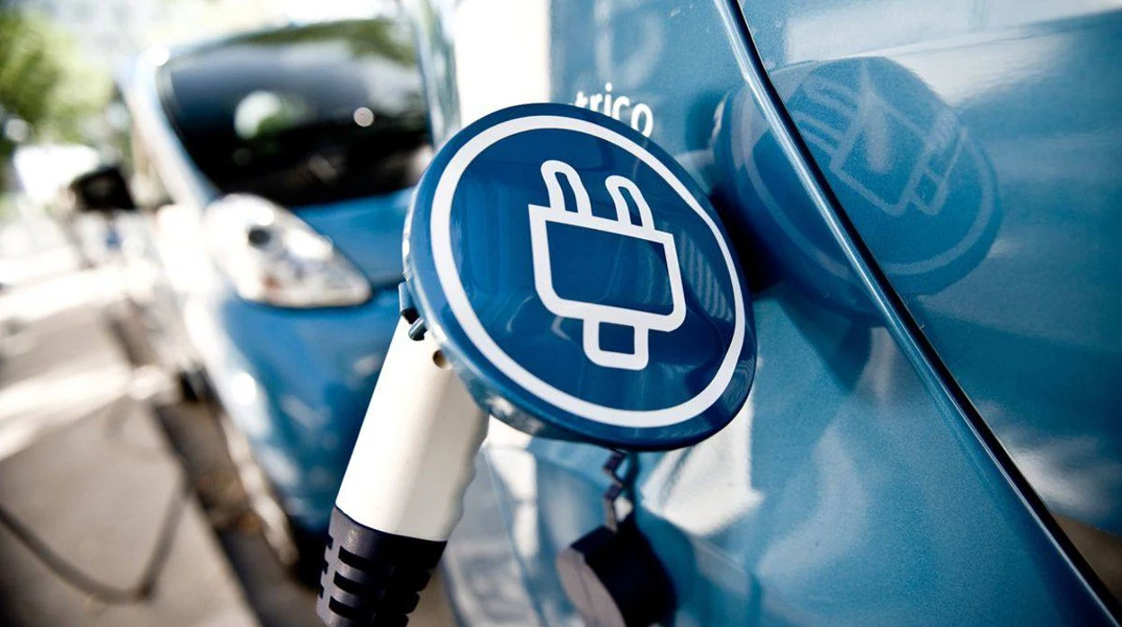 Las ventas de modelos electrificados superan por octavo mes a los vehículos diésel