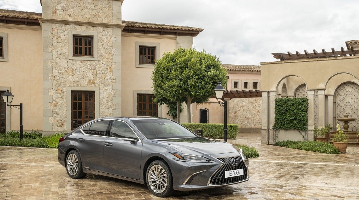 Nueva gama Lexus ES 300h: nuevo diseño y más conectividad