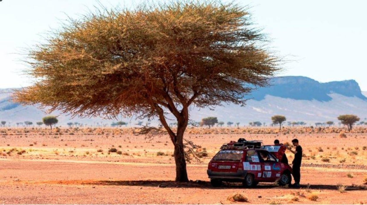 Uniraid, el Dakar solidario para estudiantes que recorre el desierto sin GPS