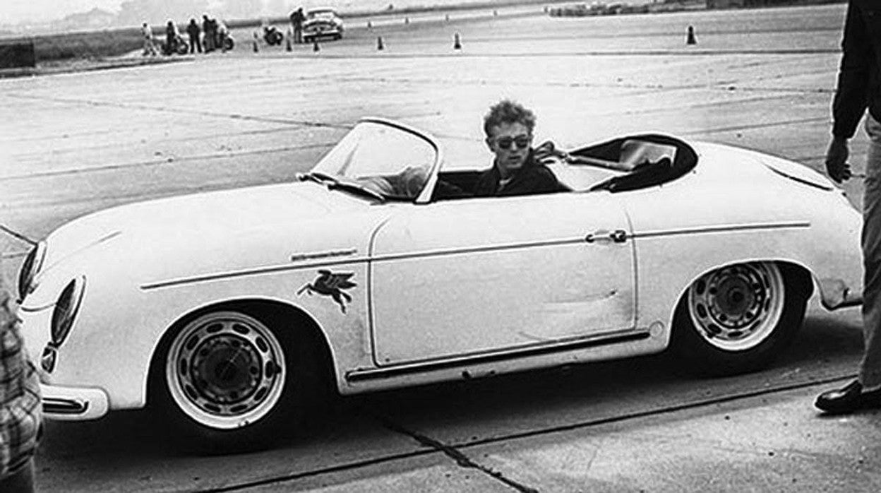 James Dean, en su primer Porsche, un 356