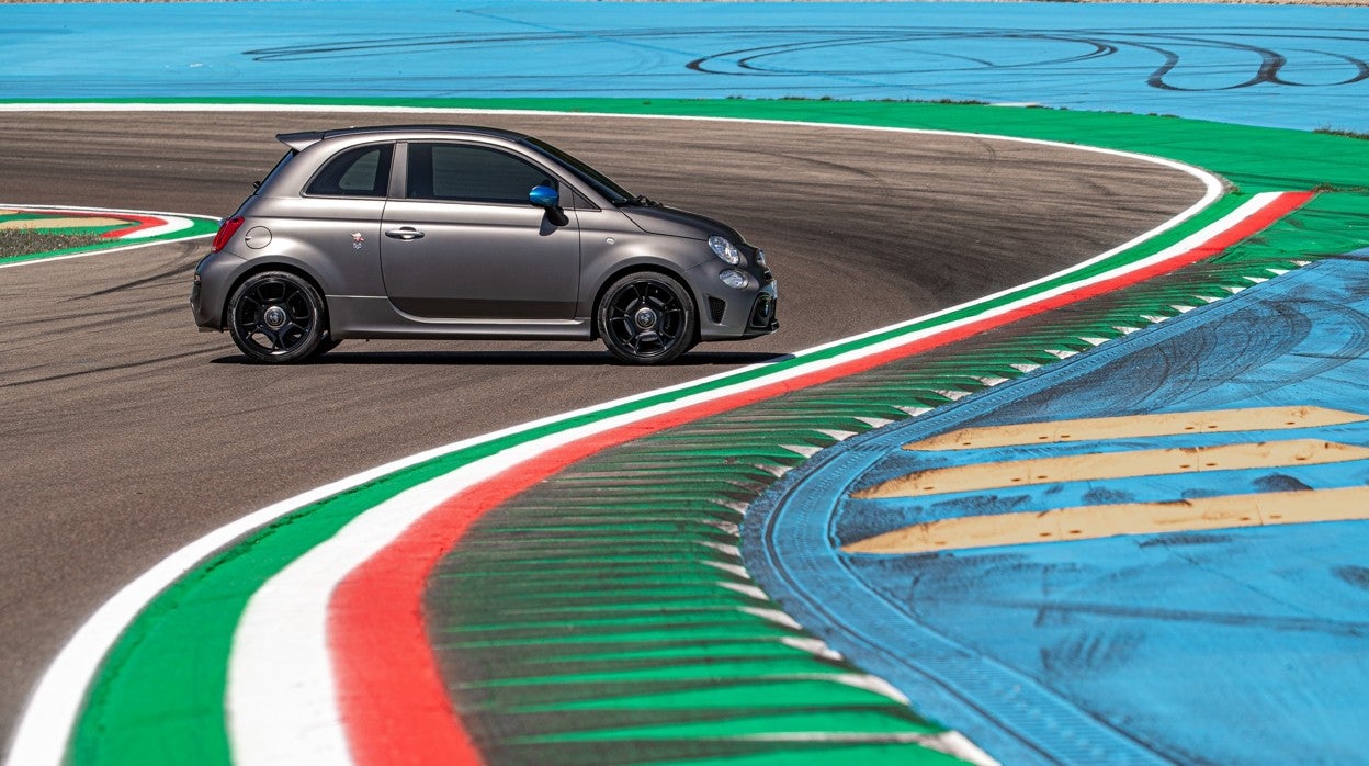 Abarth F595: Adrenalina de alta competición para la ciudad