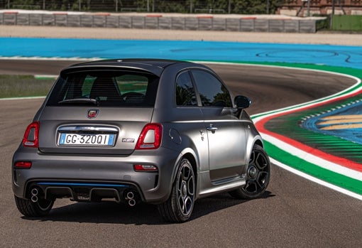 Abarth F595: Adrenalina de alta competición para la ciudad