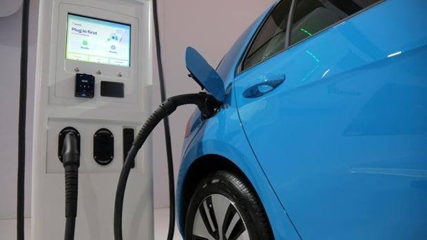 Grandes potencias recortan los incentivos al coche eléctrico