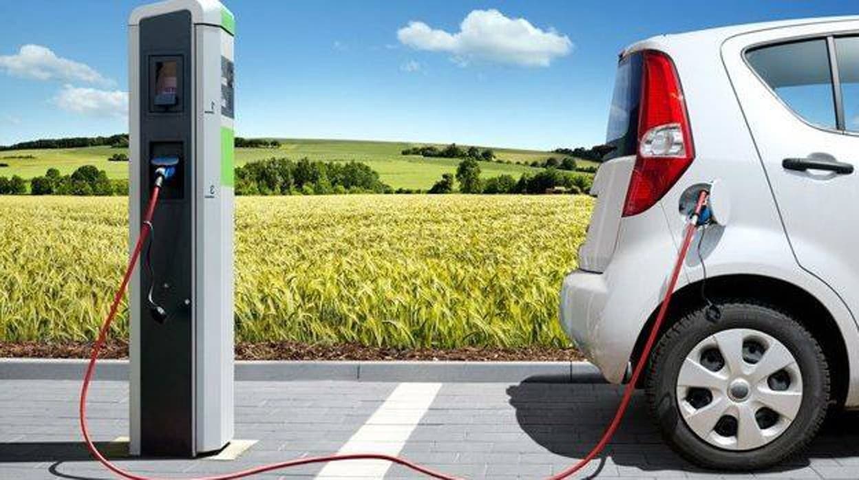 El gobierno aprueba el decreto que regula los puntos de recarga de los coches eléctricos
