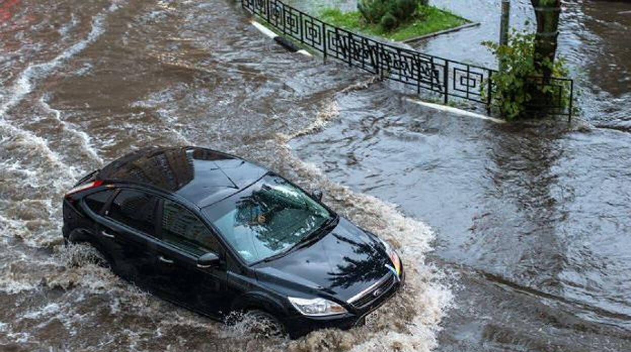 Cómo actuar si te sorprende una inundación al volante