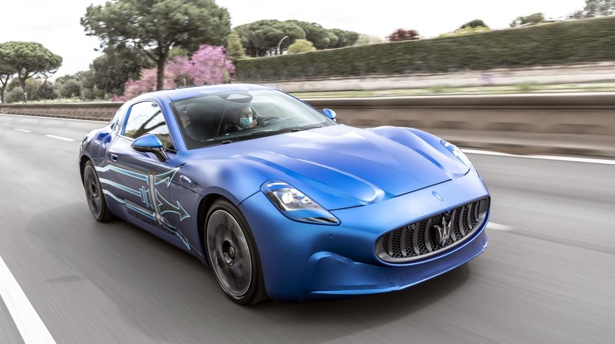 El 100% eléctrico Maserati GranTurismo Folgore recorre las calles