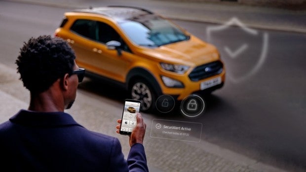Qué es un 'cracker' y cómo podrían manipular los frenos de tu coche o arrancarlo sin la llave