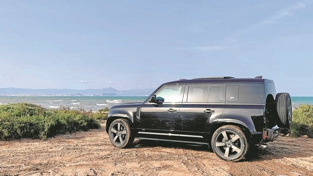 De ruta con el Land Rover Defender V8: Una 'navaja suiza' para cualquier terreno