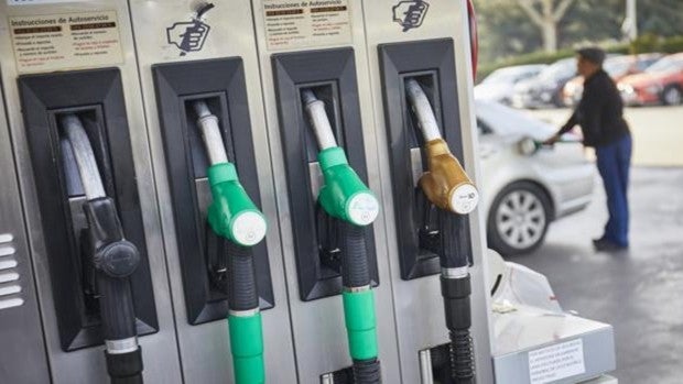 Cómo ahorrar hasta 250 euros eligiendo las gasolineras más baratas