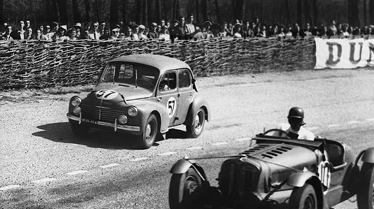 En 1949 vuelven a disputarse las 24 Horas de Le Mans, y un Renault 4 CV está presente