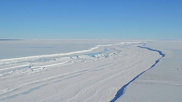 El bloque de hielo que se podría desprender tendría un tamaño de 50 kilómetros de largo por 35 km de ancho