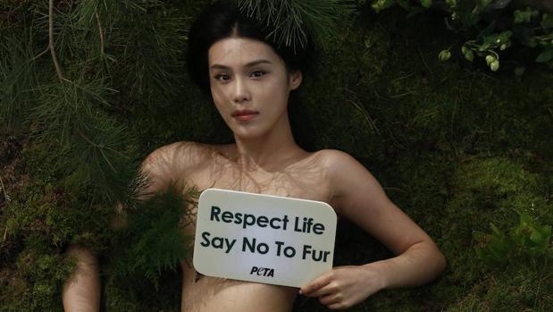 La actriz china Han Dantong posa para la campaña «Respeta la vida. Di no a las pieles», cuyo anuncio comenzará a verse en China a partir de enero