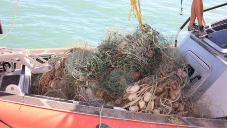 Las redes fantasma suponen la décima parte de toda la basura marian que albergan los océanos