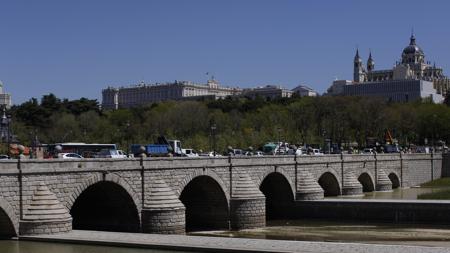 El puente más antiguo, el de Segovia, de la época de Felipe II