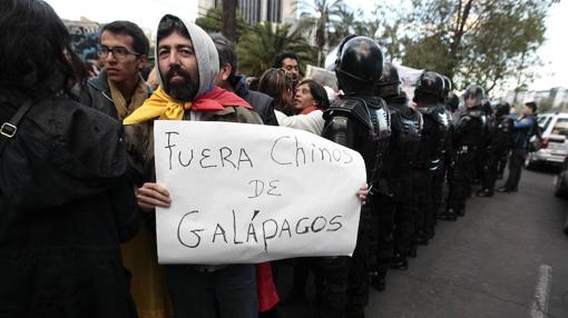 Miles de personas se manifestaron en San Cristóbal durante la celebración del juicio a los 20 tripulantes del carguero chino