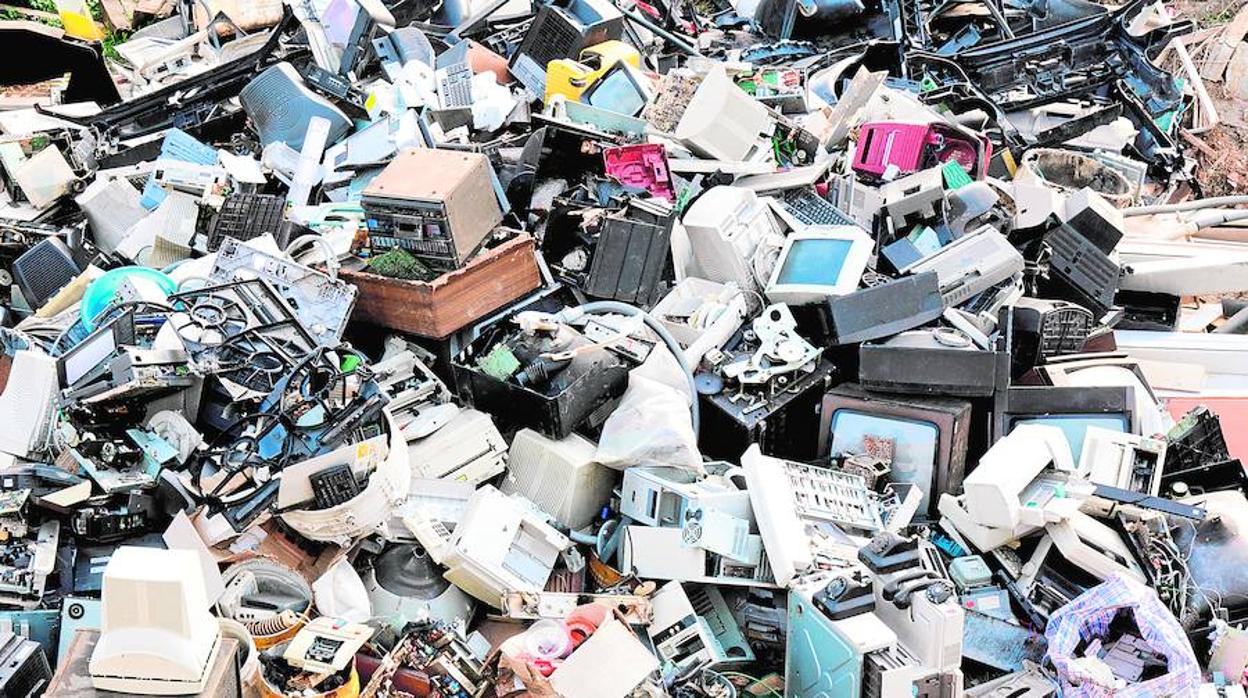 Basura e-waste, resultado de la bulimia tecnológica