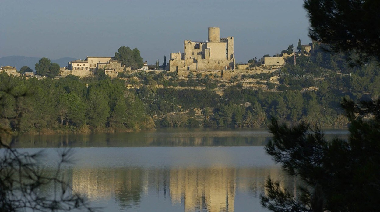 El Castillo de Castellet, ubicado en el parque natural del Foix, es sede de la Fundación Abertis
