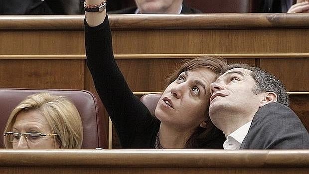 Irene Lozano junto a Toni Cantó en el primer pleno de la legislatura que ahora termina