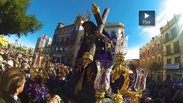 Triana regala su Sol al Cristo de las Tres Caídas