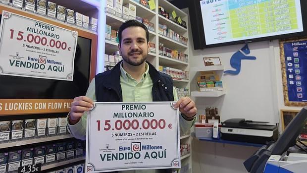 El vendedor de Loterías que ha sellado el premio de quince millones de euros en Cádiz