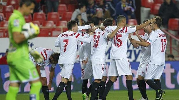 Doce goles al Granada en los tres últimos partidos en Nervión