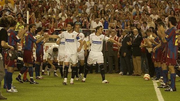 El doble pasillo de los campeones en el Vicente Calderón