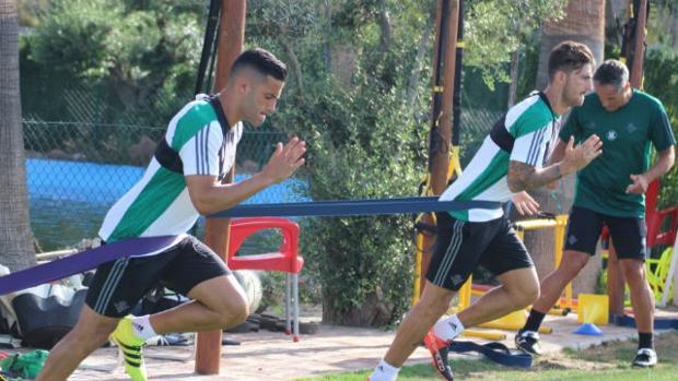 La enésima paliza física a la plantilla del Betis en Marbella