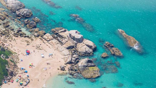 Una toma aérea de la costa gaditana tomada desde un autogiro.