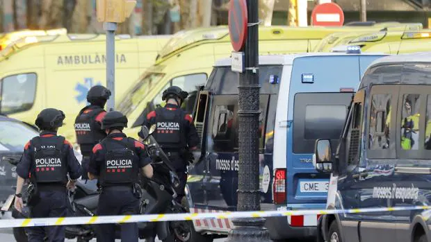 La AVT se querella contra los presuntos responsables del atentado terrorista de Barcelona